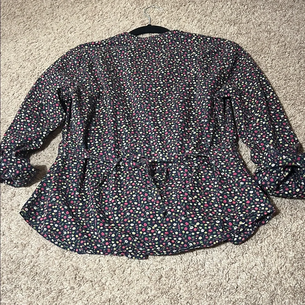 Banana Republic Floral Button-Front Women's Top with tie back, size medium - Picture 3 of 4